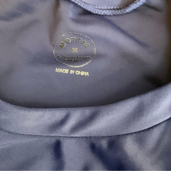 Mott50 UPF50+ long sleeve navy rash guard top size medium gold shoulder zipper - Picture 11 of 13